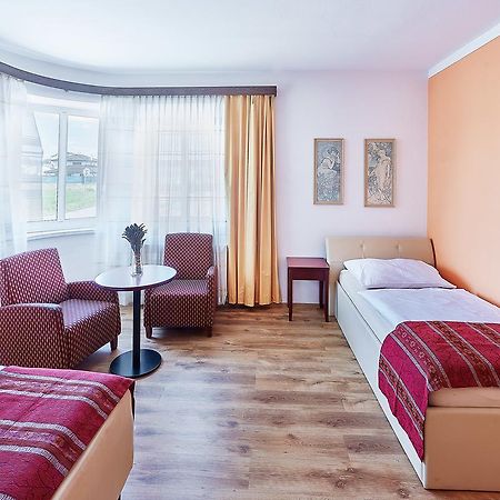 Penzion Karolinka Hotell Kroměříž Exteriör bild