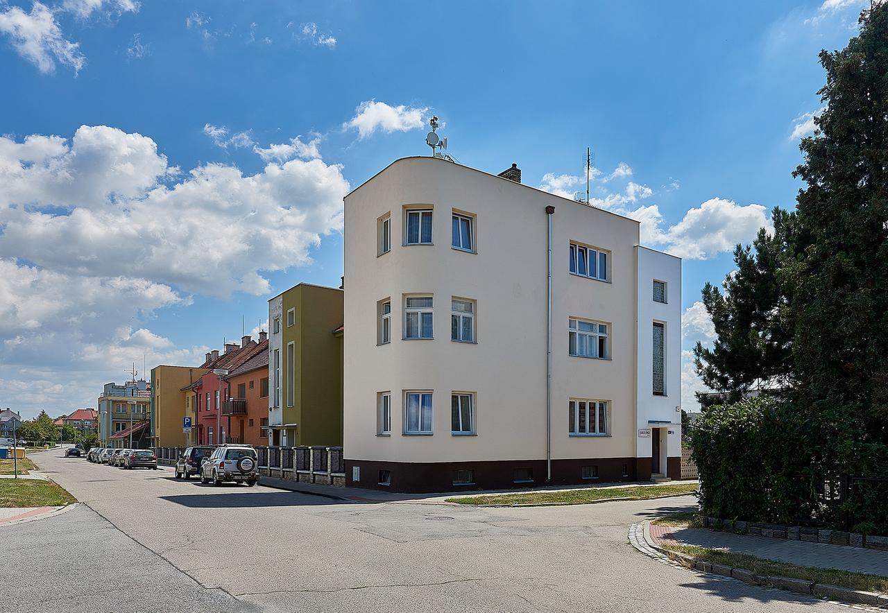 Penzion Karolinka Hotell Kroměříž Exteriör bild
