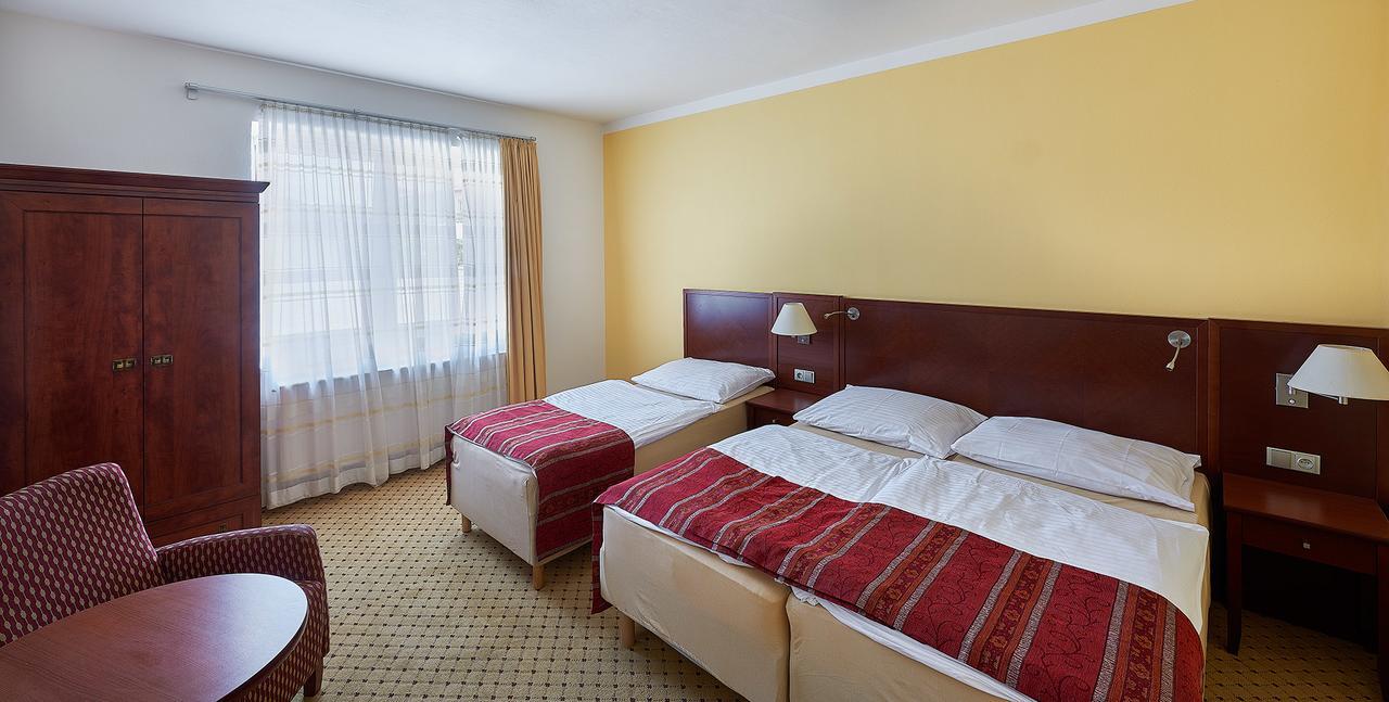 Penzion Karolinka Hotell Kroměříž Exteriör bild